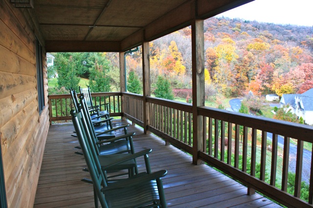A cabin with a view in West Jefferson
